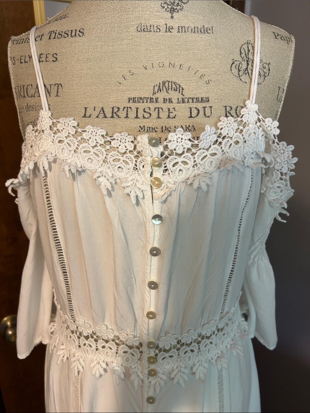 Beautiful Romantic Off-The-Shoulder White Dress - Picture 4 of 11